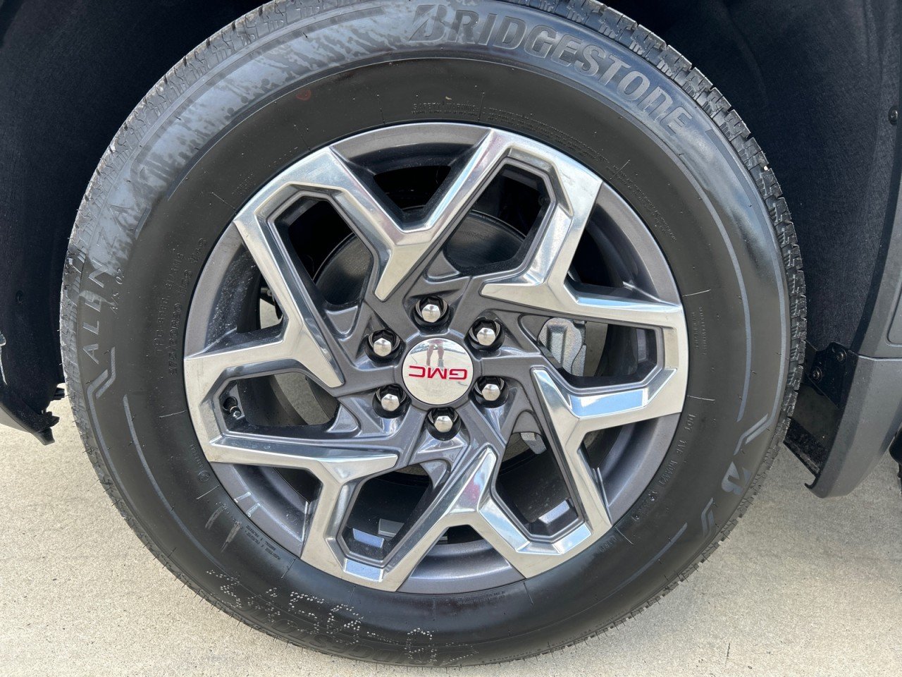 2026 GMC Sierra 1500 SLT - Photo 9