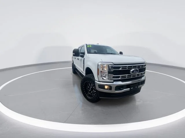 Used 2025 White Ford XLT image 3