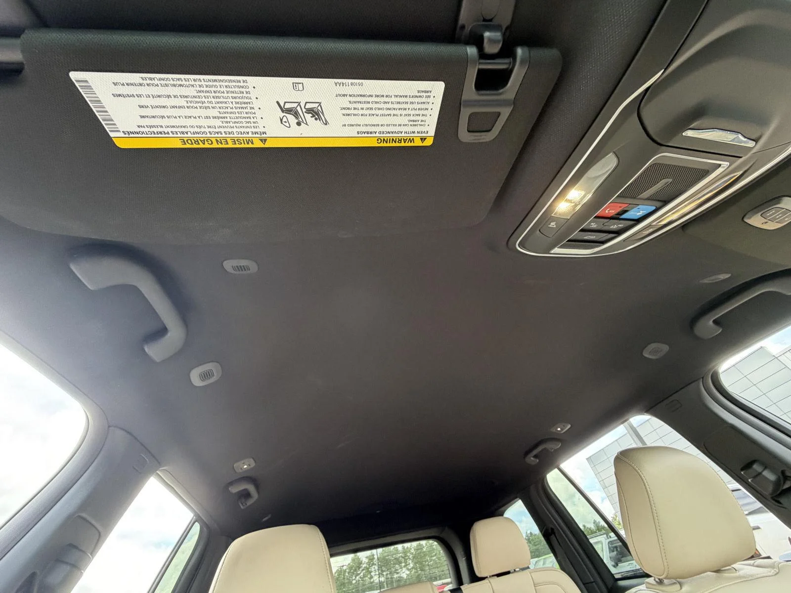 Used 2023 Diamond Black Crystal Pearlcoat Jeep Limited image 22