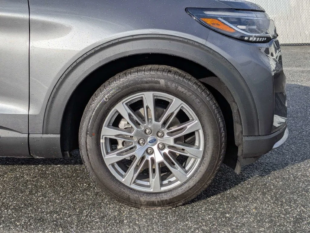 New 2026 Carbonized Gray Metallic Ford Platinum™ image 11