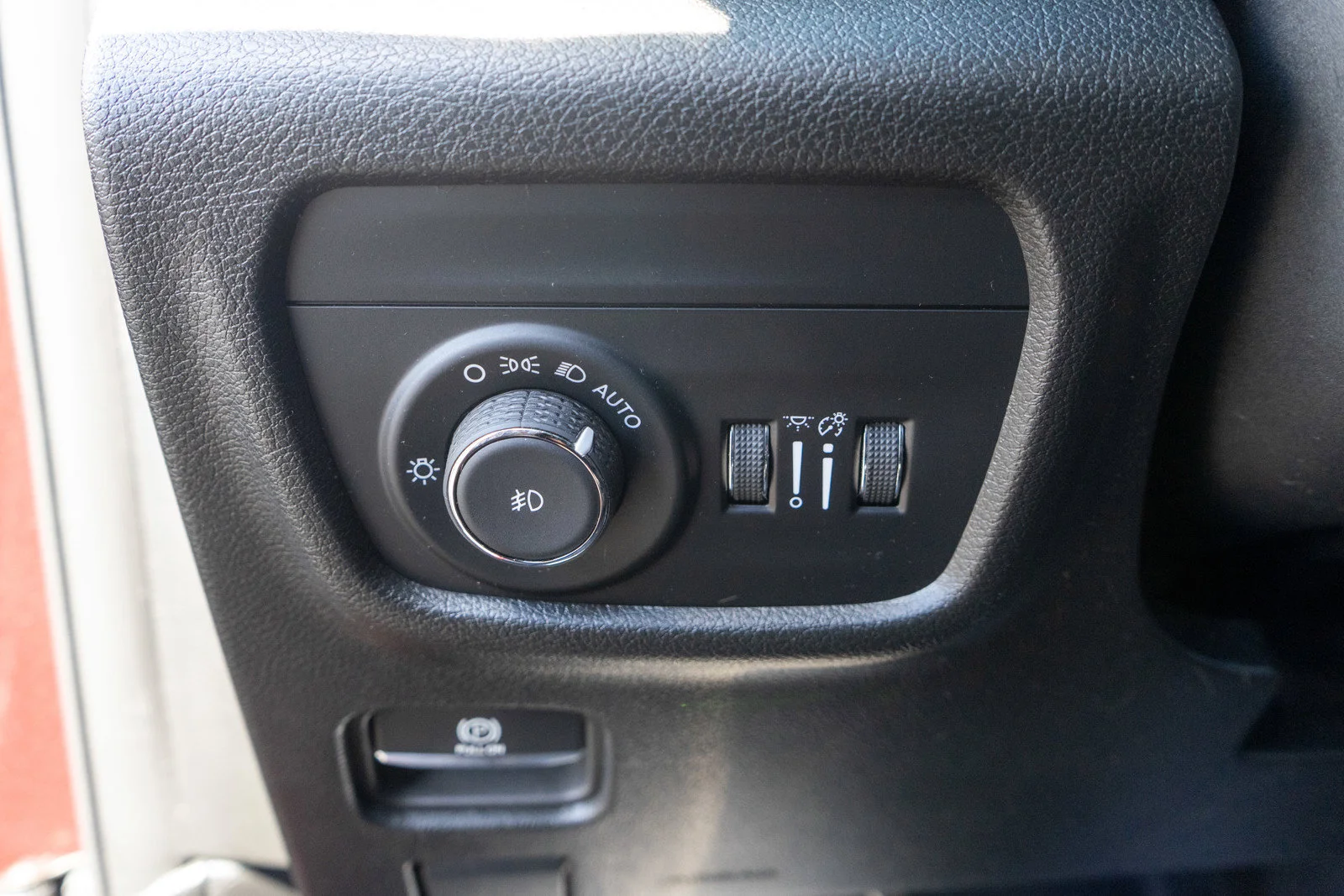 Used 2023 Velvet Red Pearlcoat Jeep Limited image 17