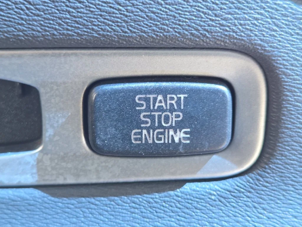 Used 2011 Caspian Blue Metallic Volvo 3.0T image 34