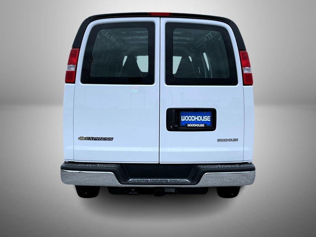 New 2026 Summit White Chevrolet 1WT image 6
