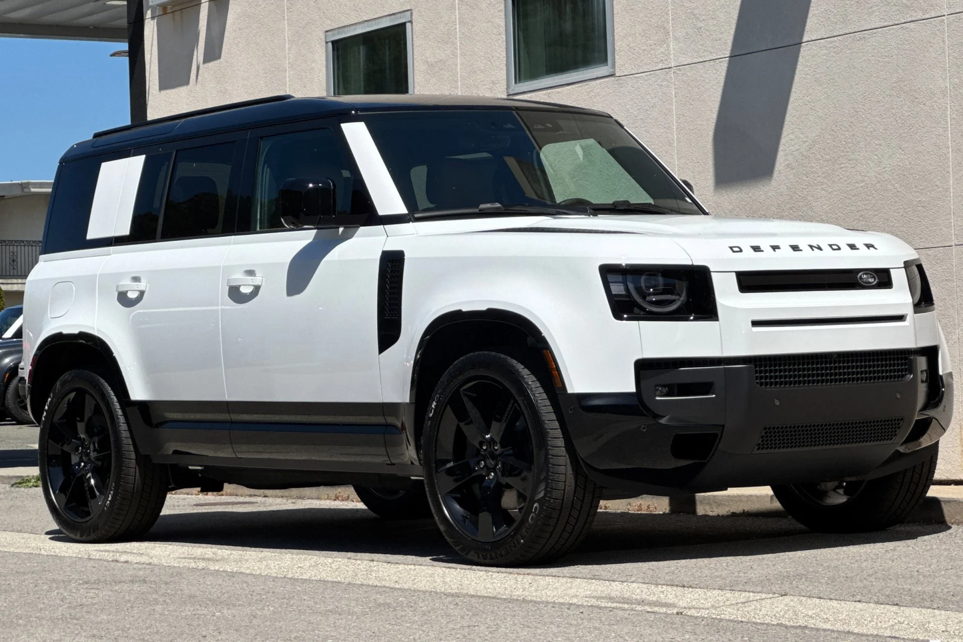New 2026 FUJI WHITE Land Rover X-Dynamic SE image 9