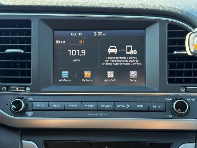 Used 2018 White Hyundai SEL image 14