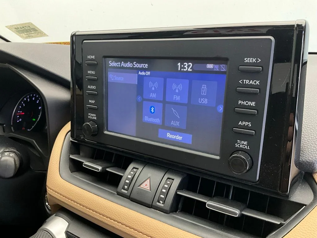 Used 2019 Black Toyota XLE Premium image 15