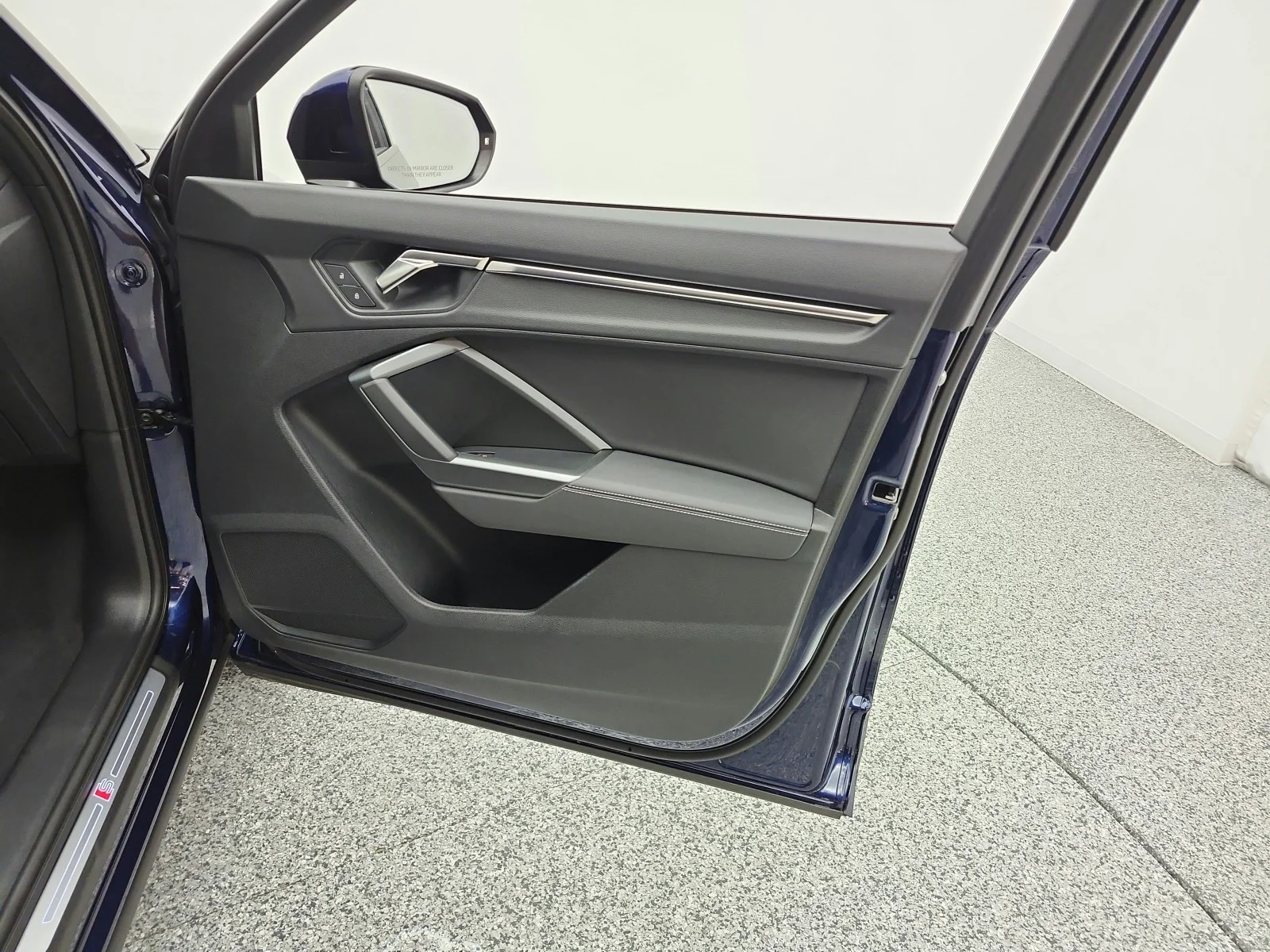Used 2025 Navarra Blue Metallic Audi S line Premium image 25