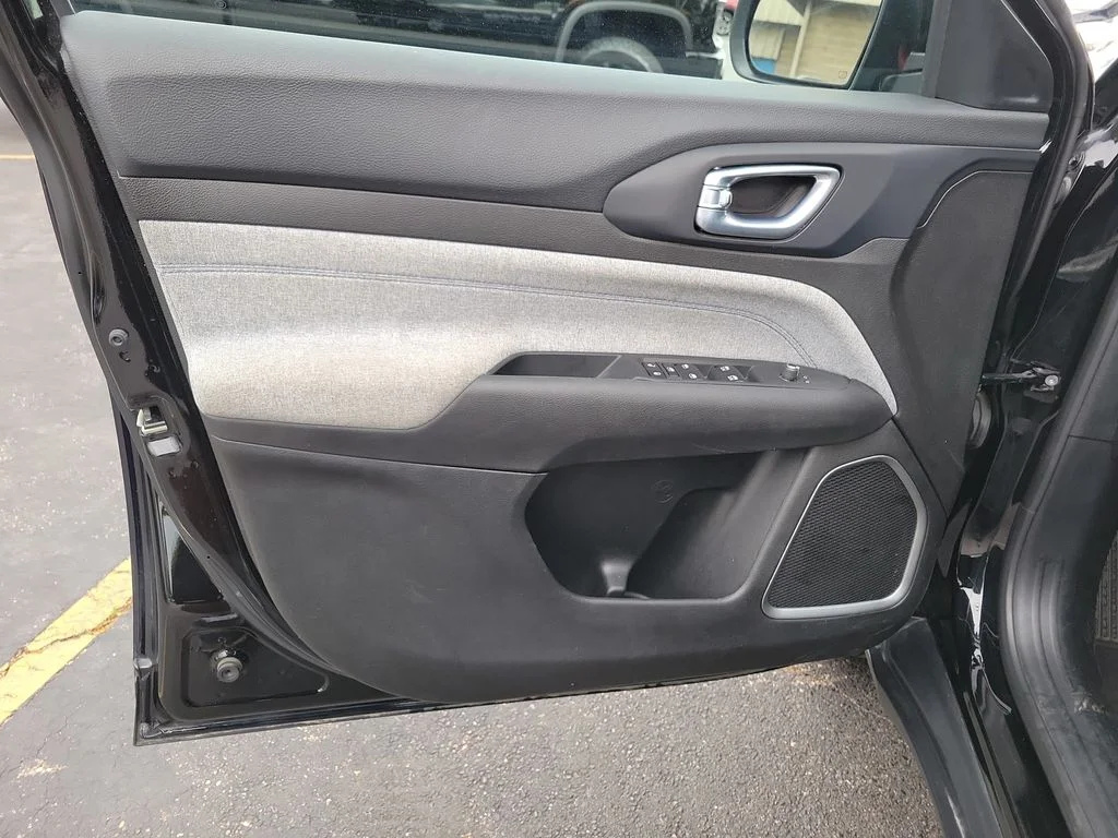 Used 2024 Black Jeep Latitude image 20