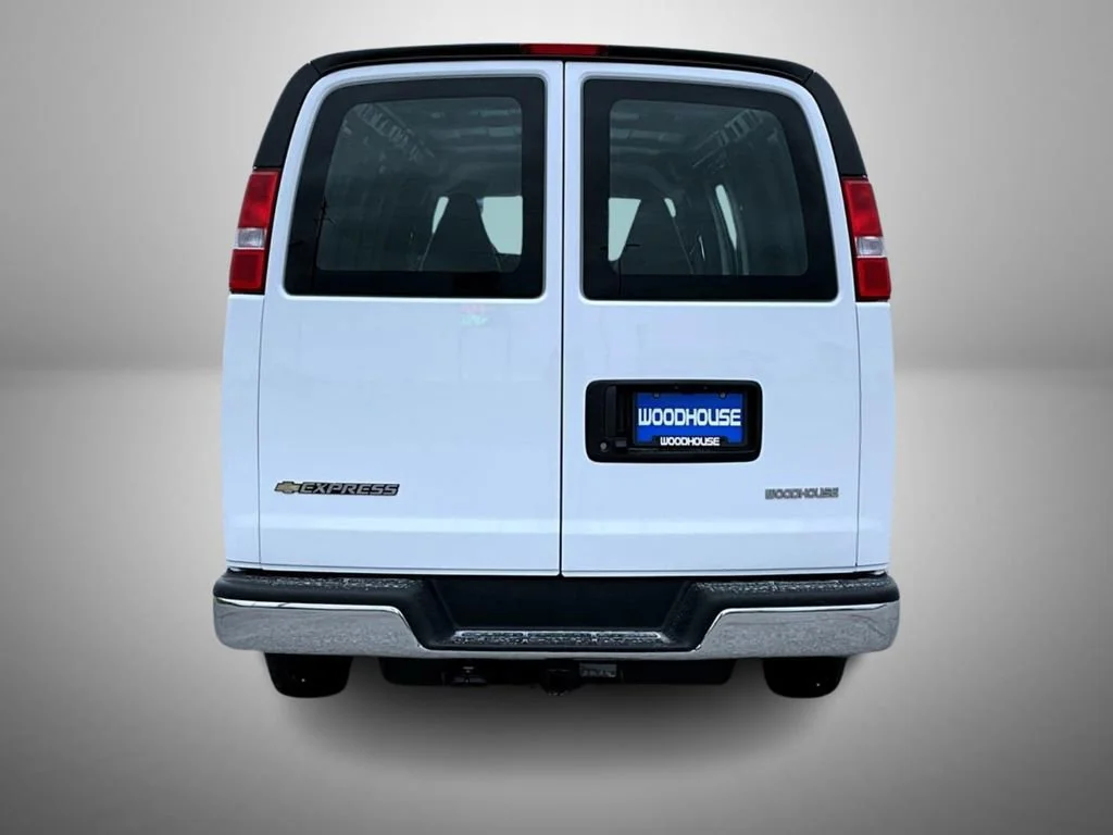 New 2026 Summit White Chevrolet 1WT image 6