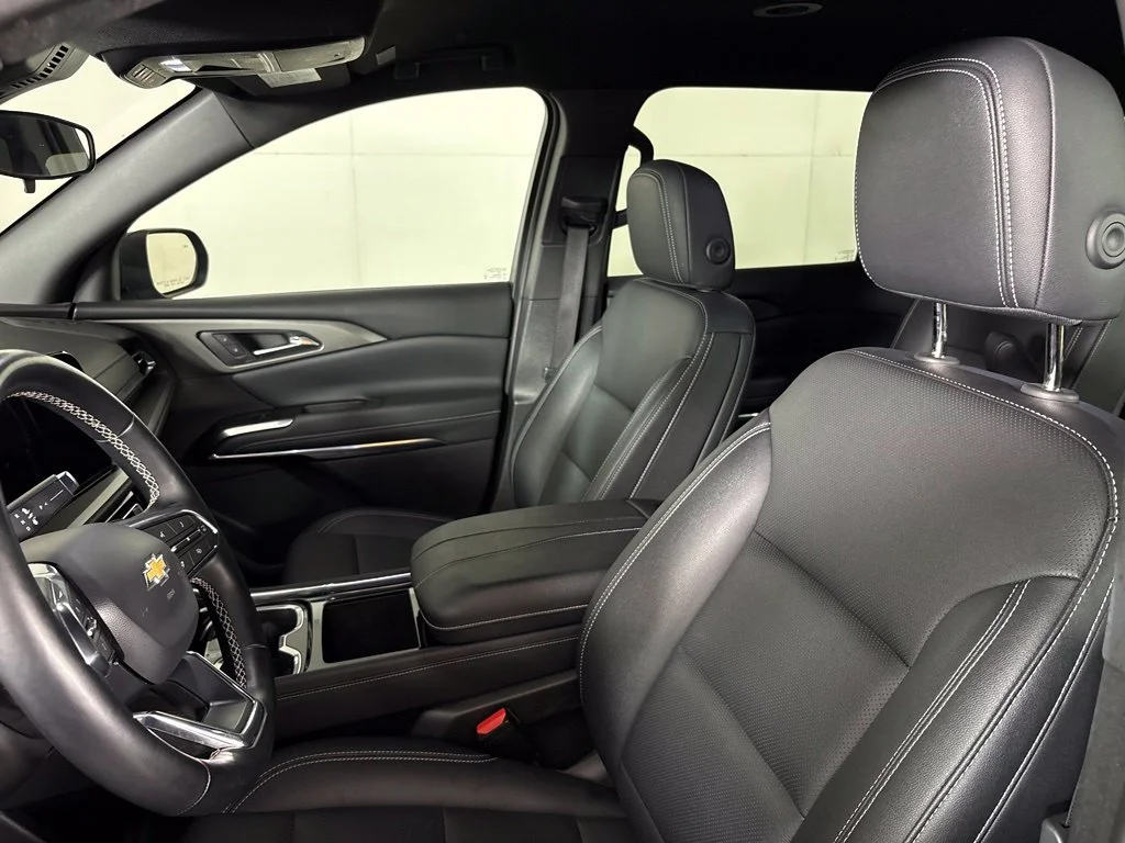 Used 2025 Gray Chevrolet LT image 18