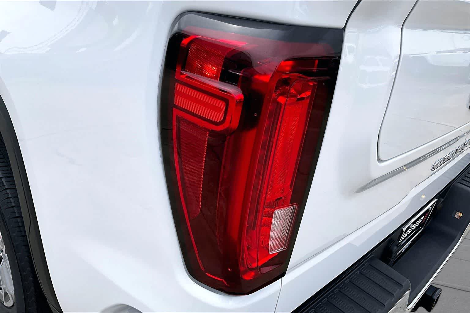 Used 2025 Summit White GMC SLT image 29