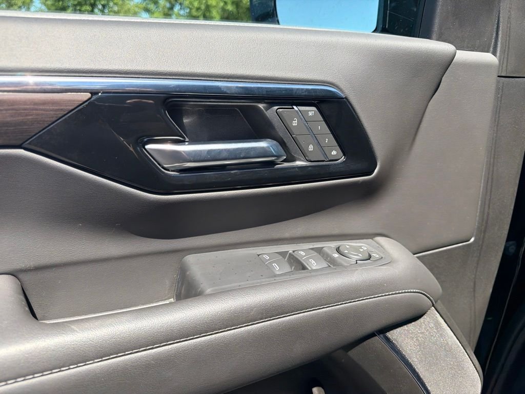 Used 2025 Black Chevrolet LT image 27
