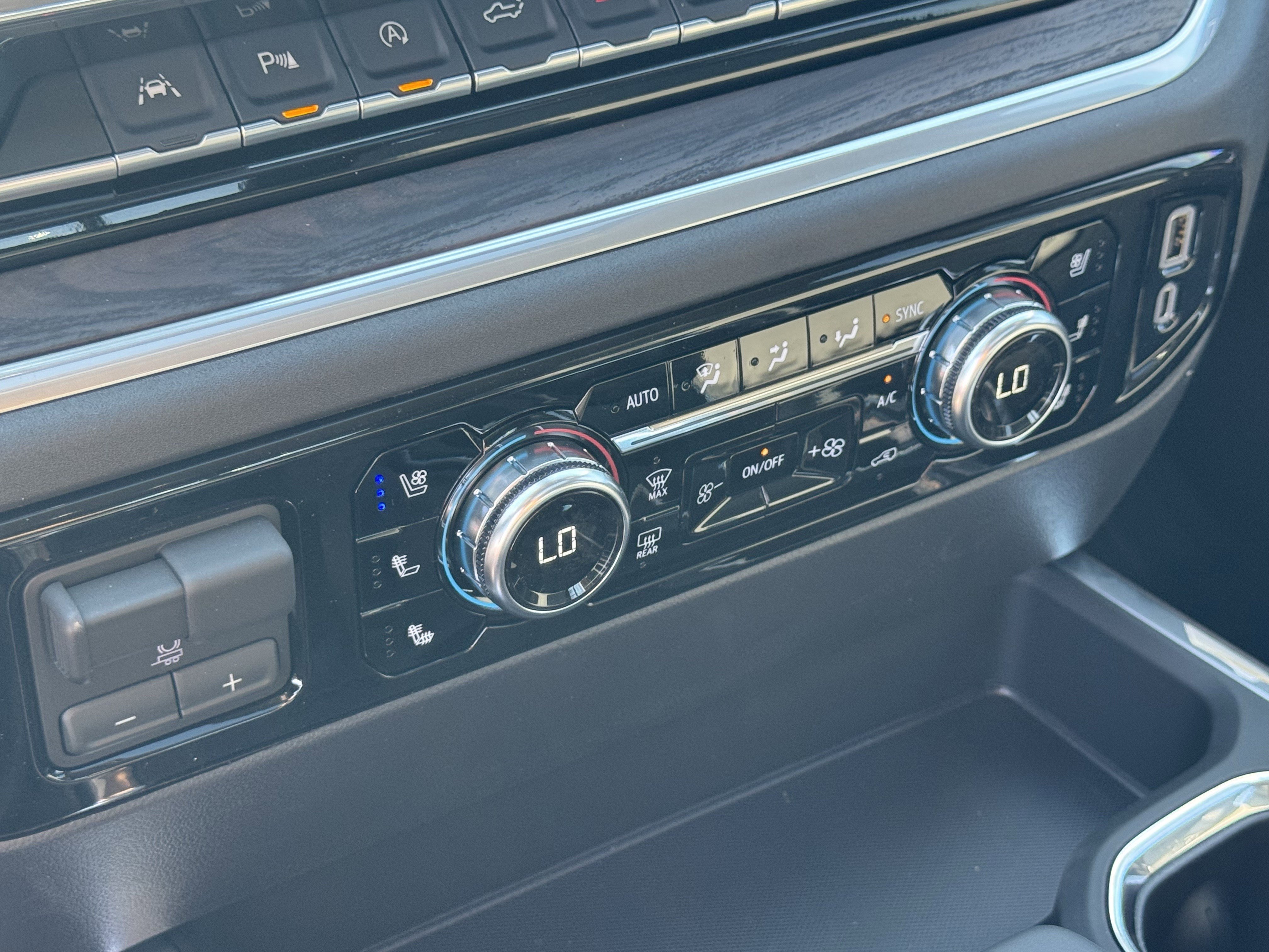 2026 GMC Sierra 1500 SLT - Photo 18