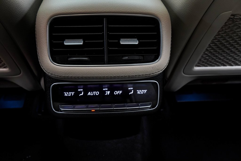 Used 2023 Black Mercedes-Benz GLB 250 image 25