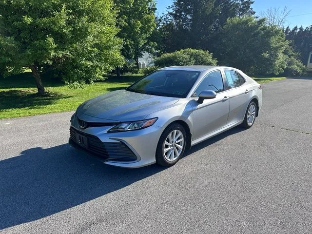 Used 2022 Silver Toyota LE image 7