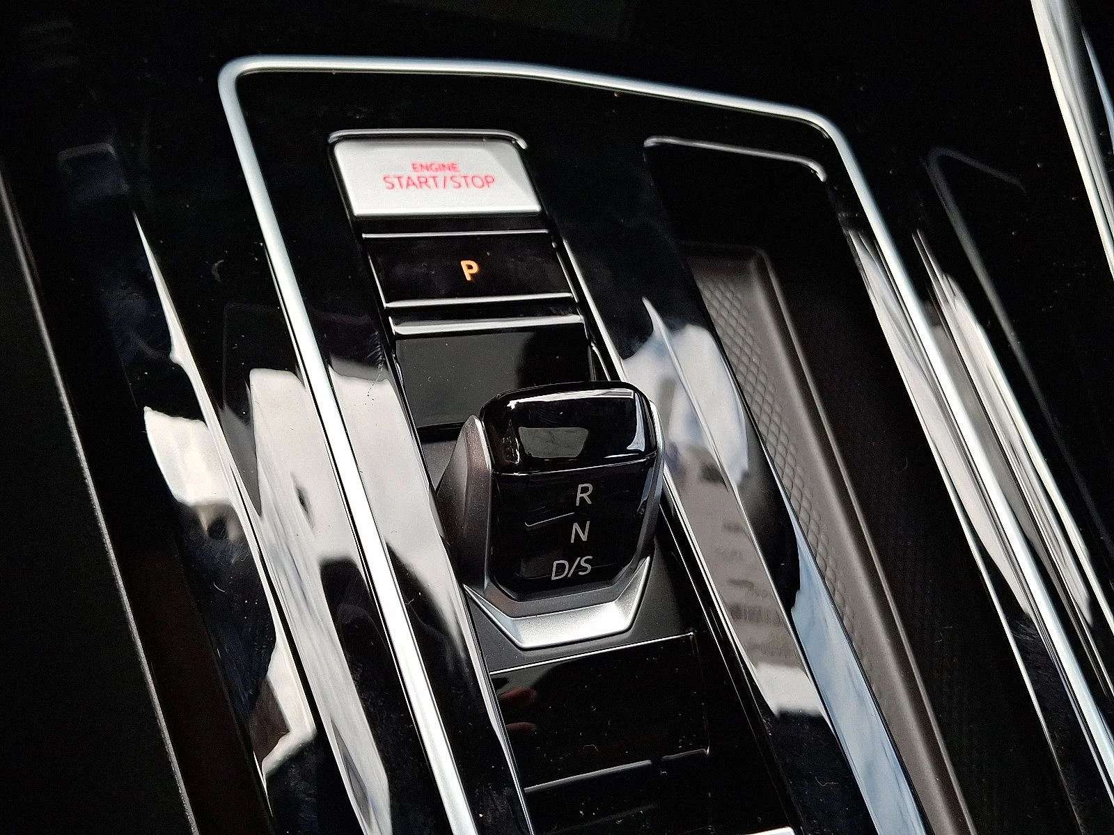 New 2026 Mythos Black Metallic Volkswagen SE image 12