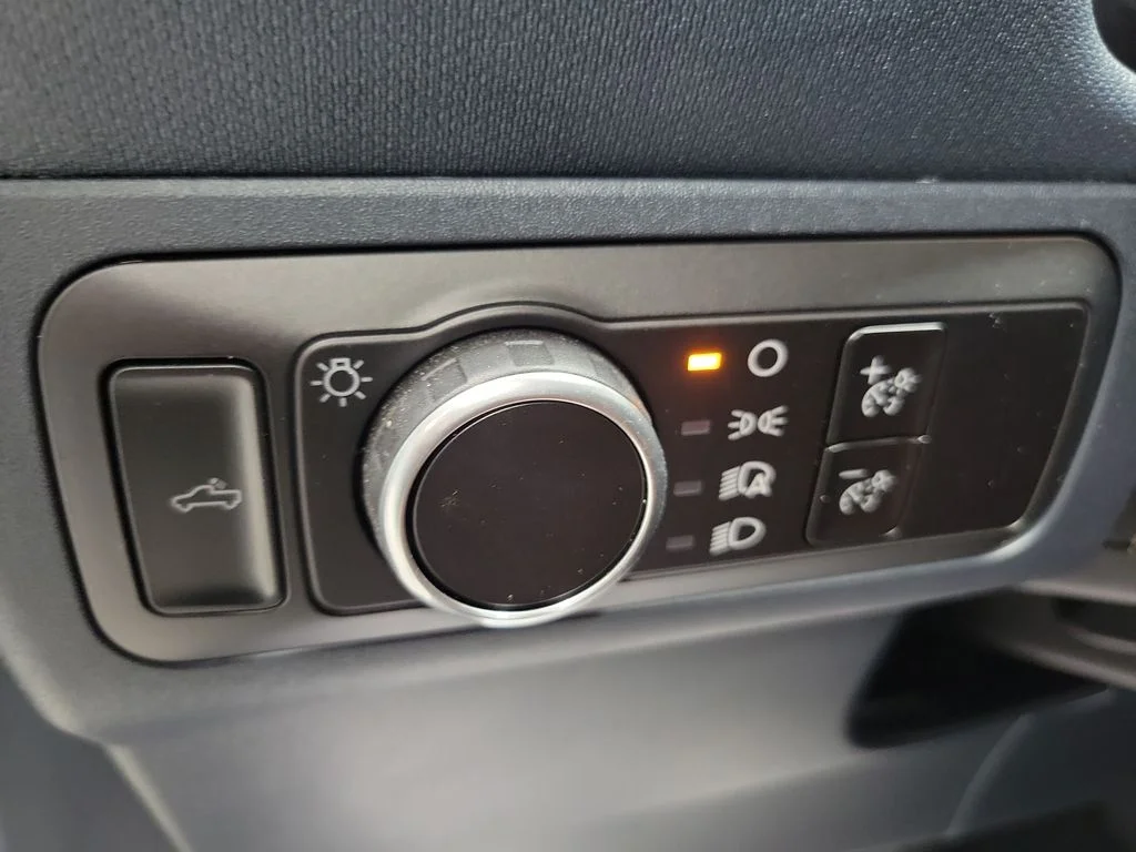 Used 2024  Ford Lariat image 34