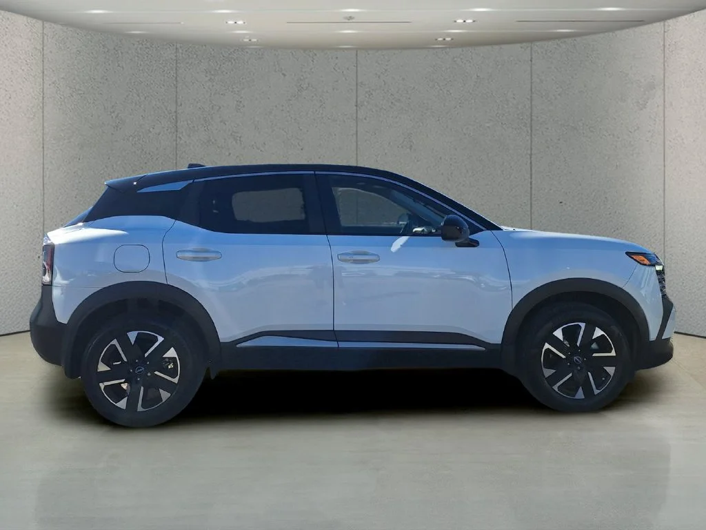 Used 2025 White Nissan SV image 4