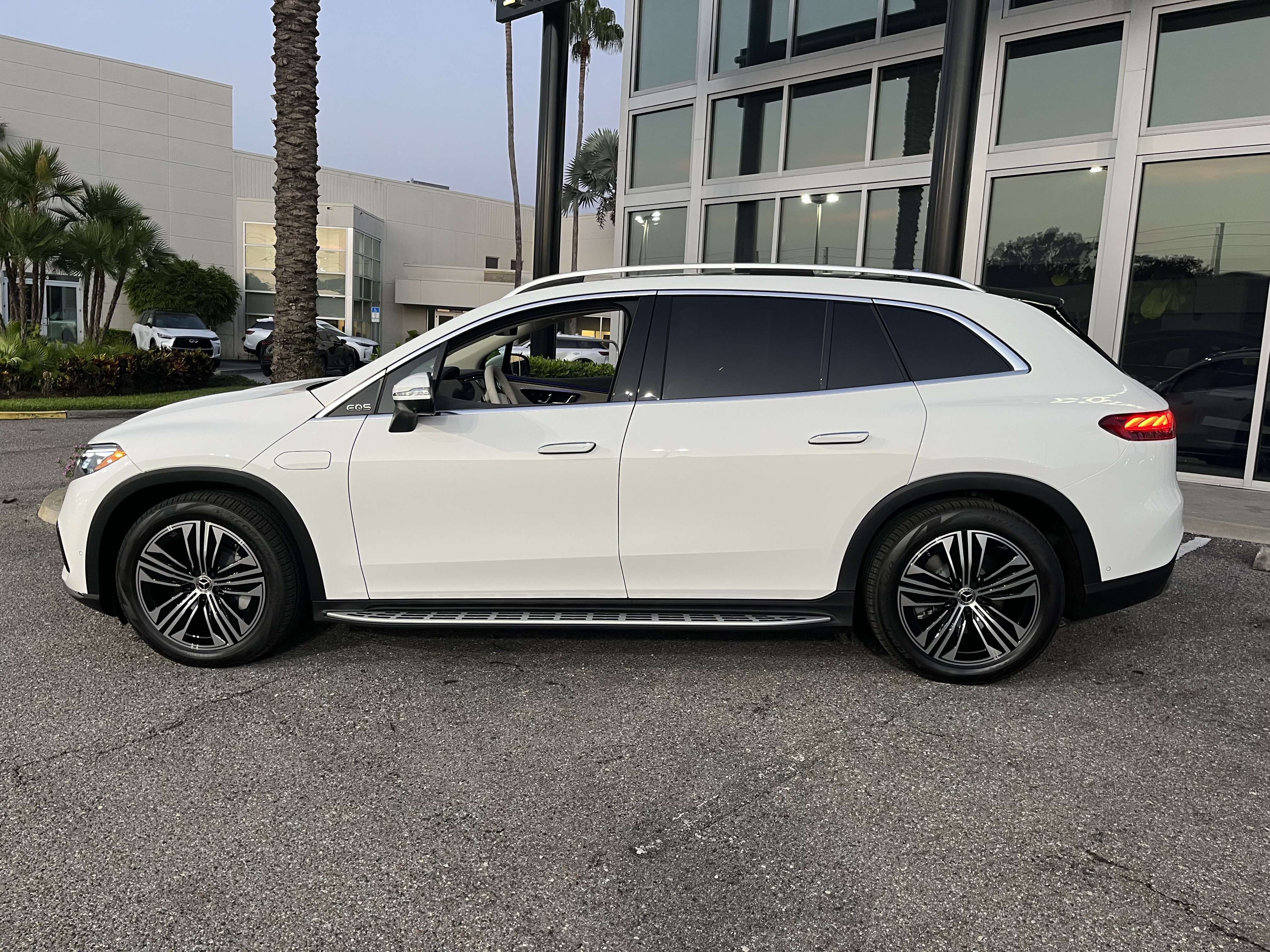 New 2026 POLAR WHITE Mercedes-Benz EQS 400 image 3