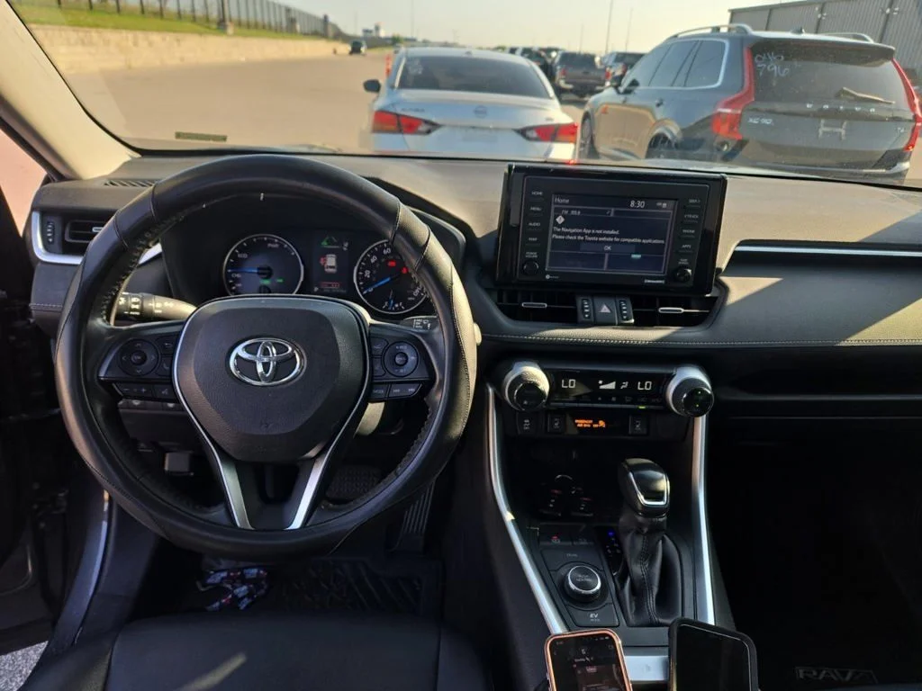 Used 2021 Gray Toyota XLE Premium image 9