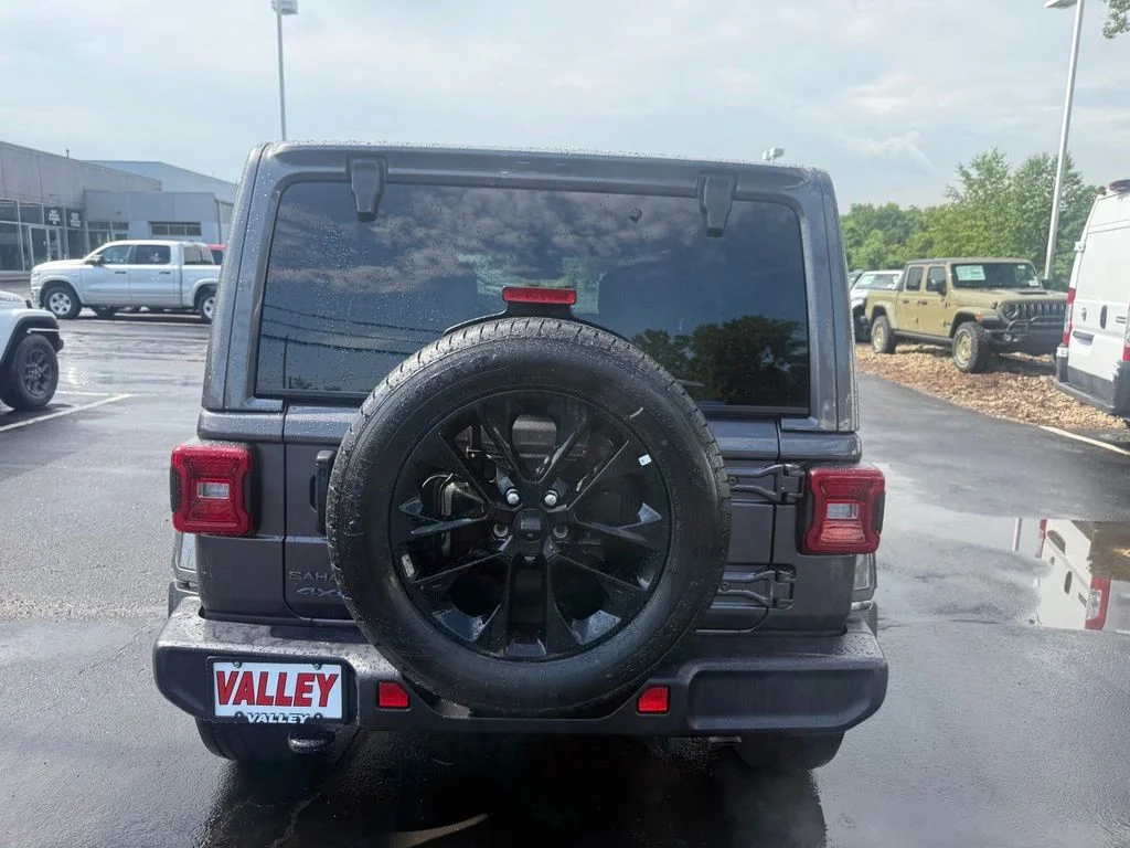 Used 2025 Gray Jeep Sahara 4xe image 5