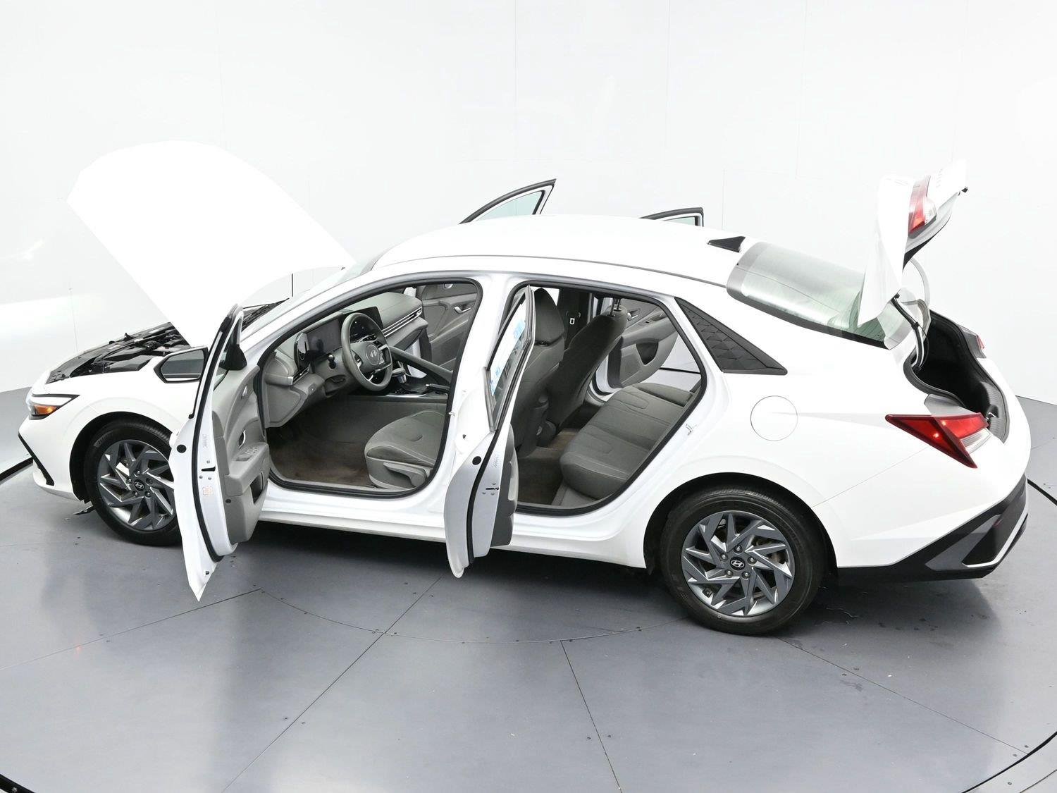 Used 2024 Serenity White Hyundai SEL image 39