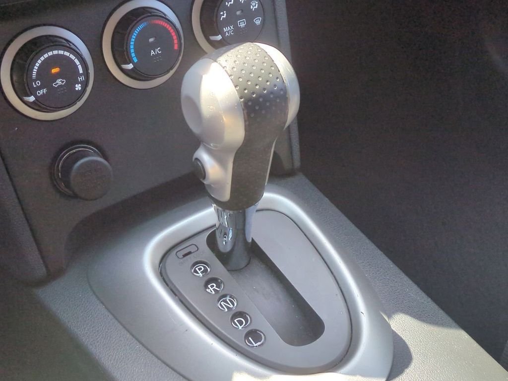 Used 2010 Red Nissan SL image 17