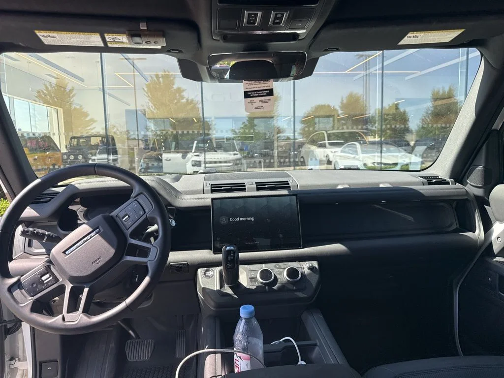 Certified Used 2025 White Land Rover X-Dynamic SE image 10