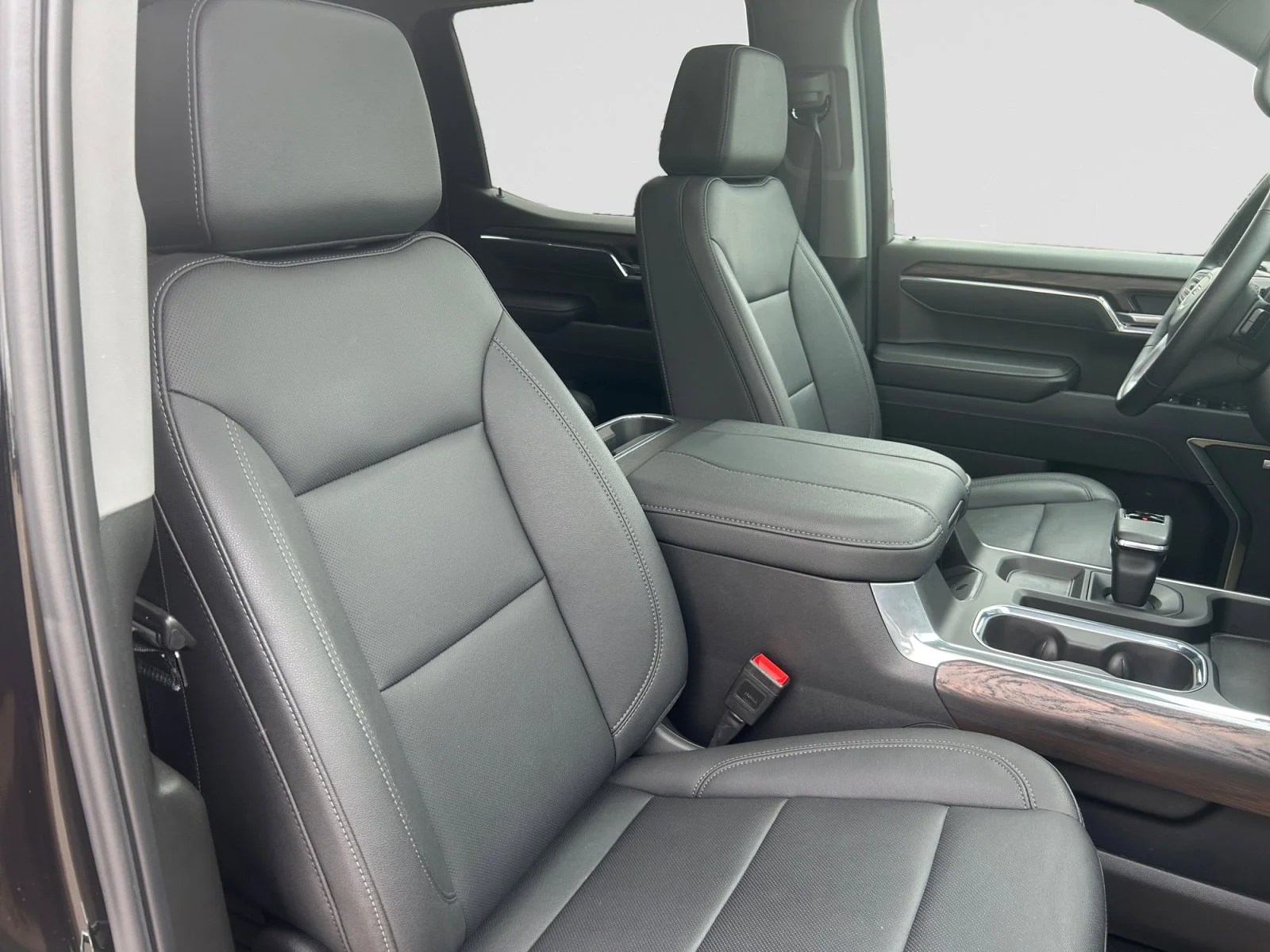 Used 2025 Black GMC SLT Crew Cab image 12