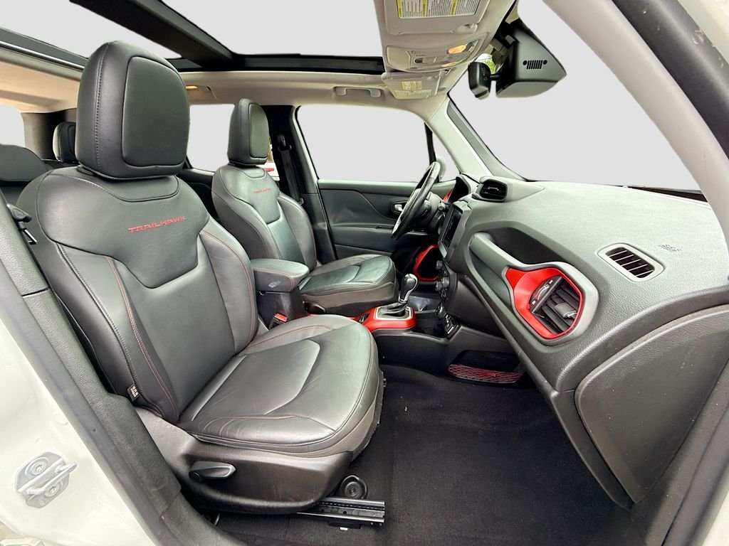 Certified Used 2019 Alpine White Clearcoat Jeep Trailhawk image 28