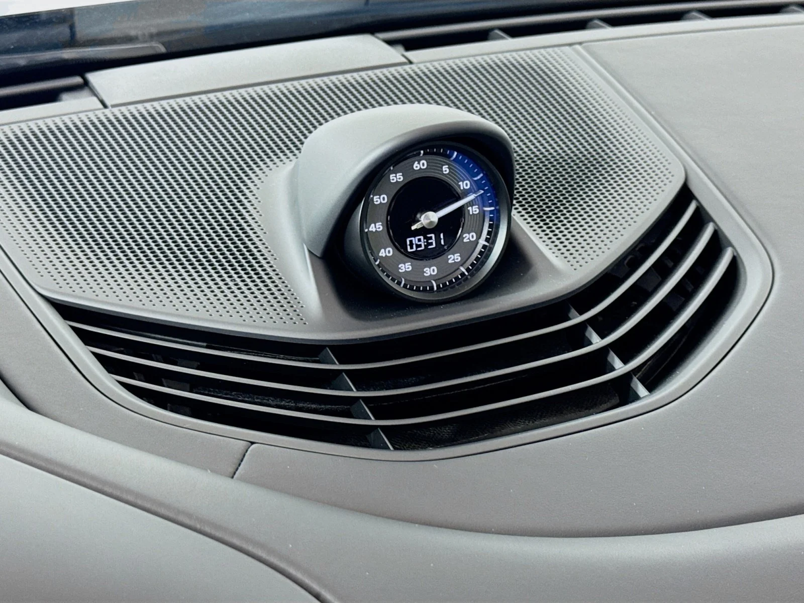 2025 Porsche Taycan S - Photo 29