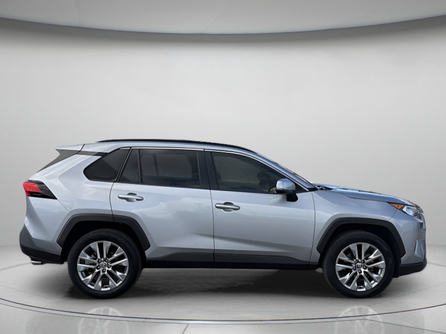Used 2020 Silver Sky Metallic Toyota XLE Premium image 2