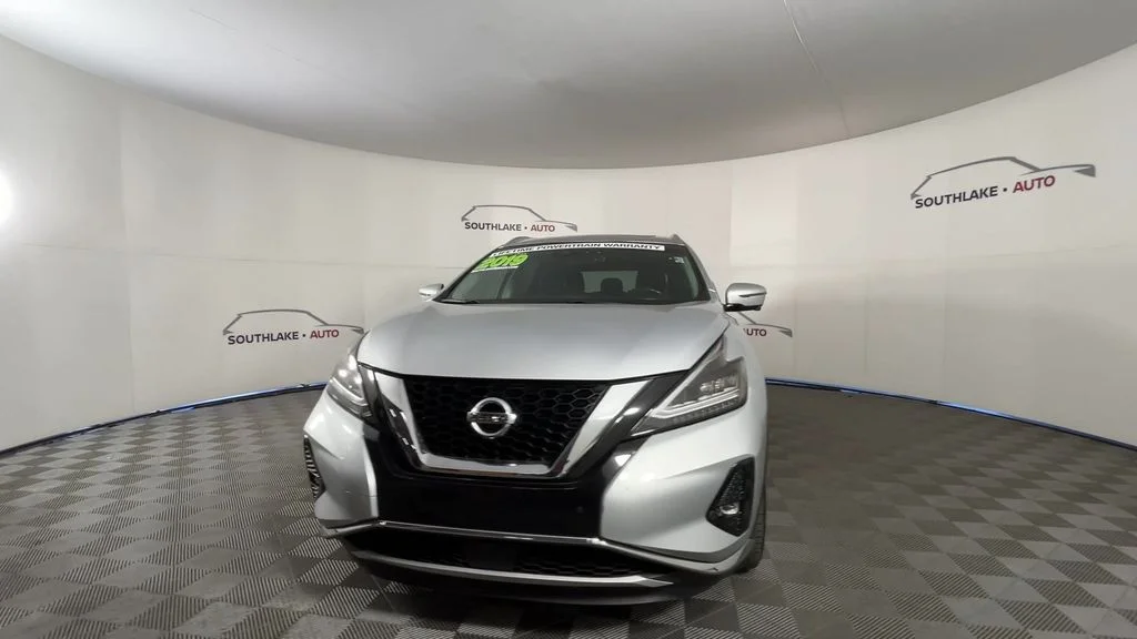 Used 2019 Silver Nissan Platinum image 3