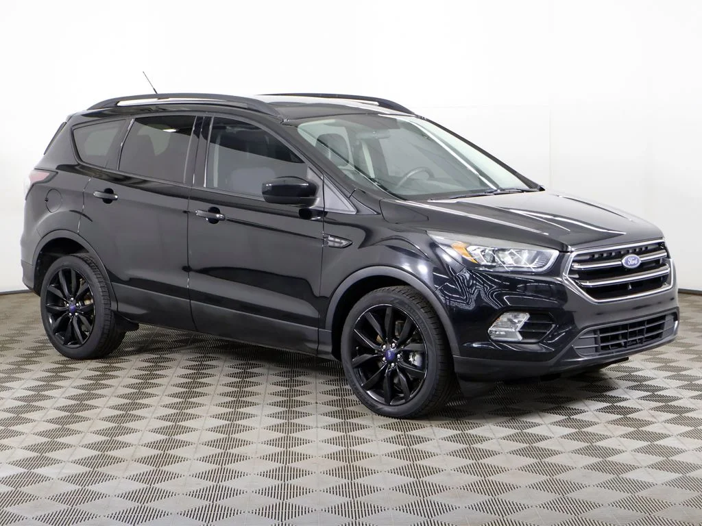 Used 2017 Ford Escape SE with VIN 1FMCU9GD8HUD52533 for sale in Streetsboro, OH