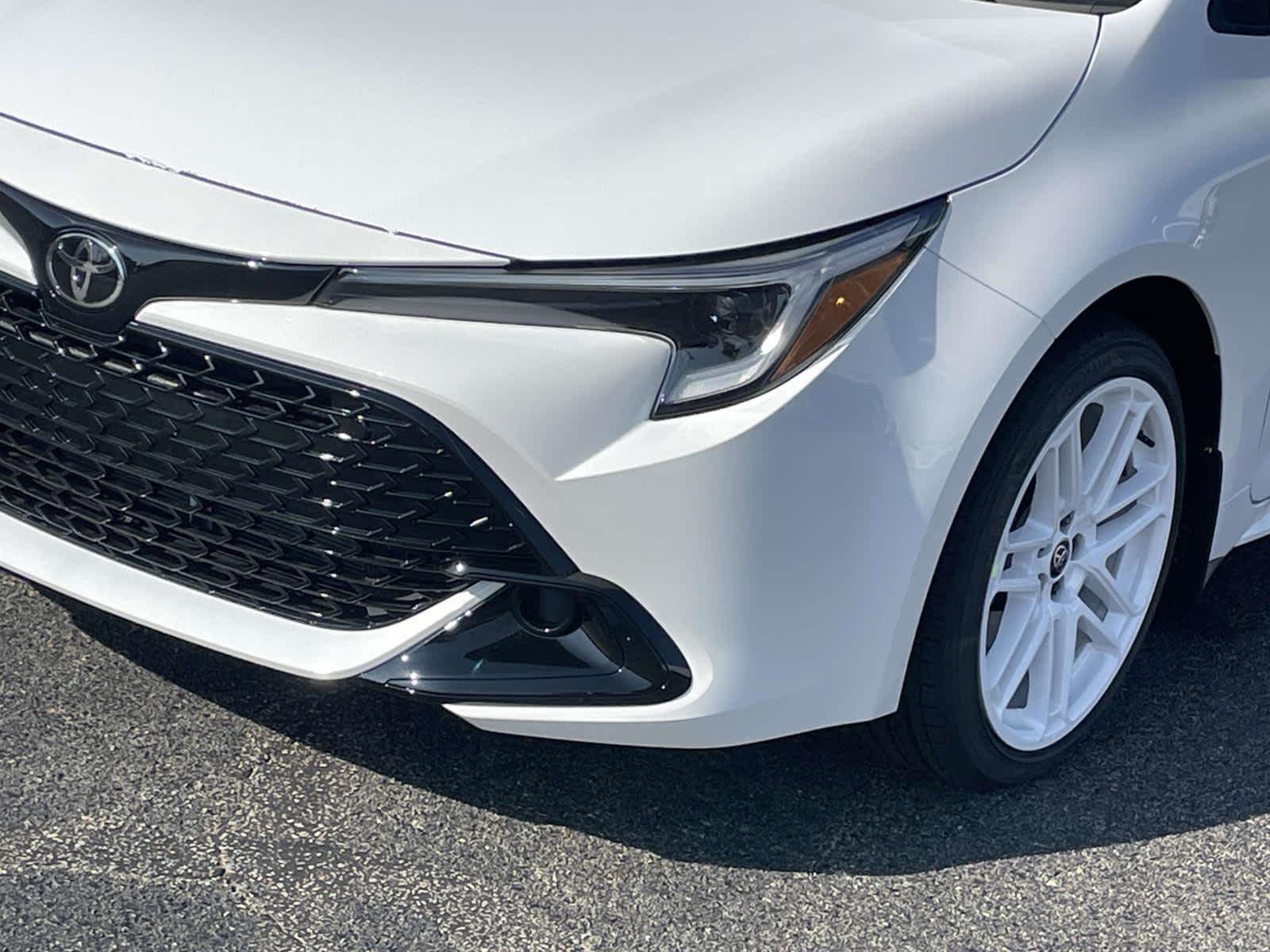 New 2026 Ice Cap Toyota SE image 13