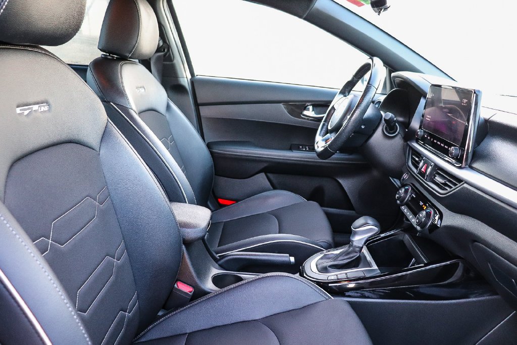 Used 2022 Snow White Pearl Kia GT-Line image 19