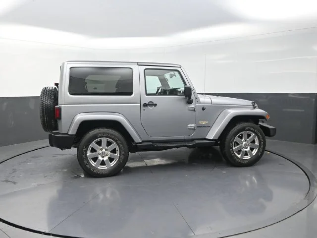Used 2013 Silver Jeep Sahara image 9