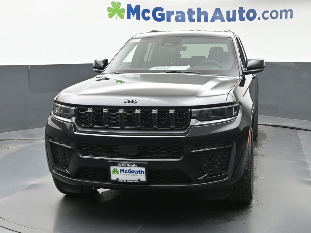 New 2026 Diamond Black Crystal Pearl-Coat Exterior Paint Jeep Altitude image 6