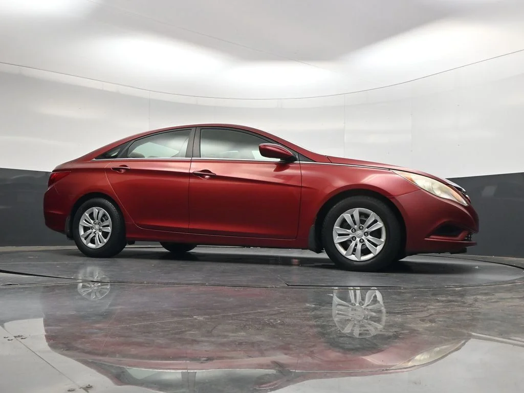 Used 2011 Red Hyundai GLS image 40