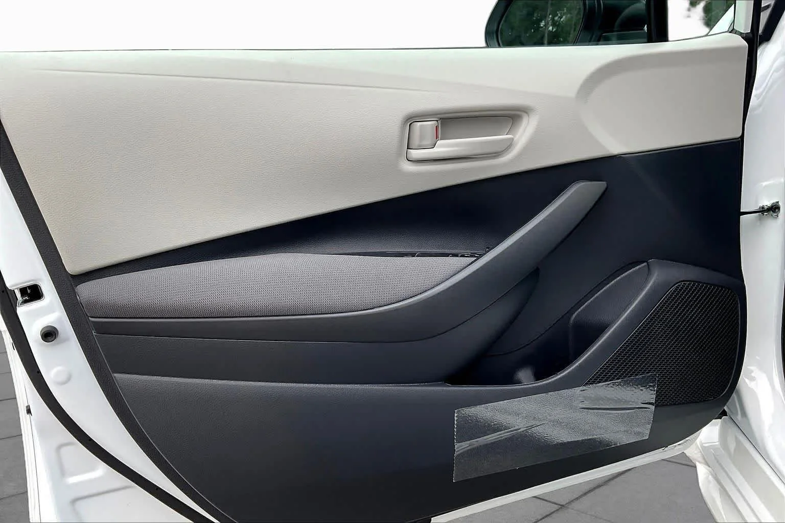 New 2027 Wind Chill Pearl Toyota LE image 10