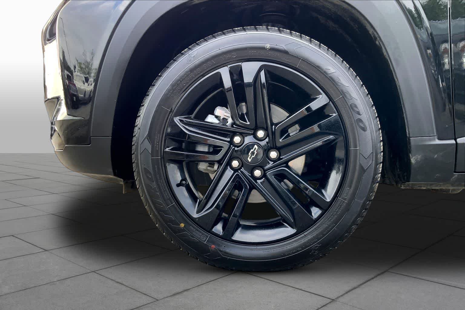 Used 2025 Mosaic Black Metallic Chevrolet ACTIV image 11