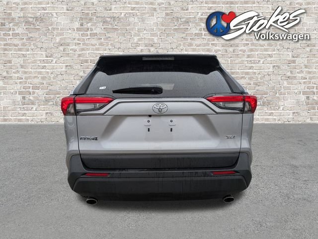 Used 2022 Silver Toyota XLE Premium image 5