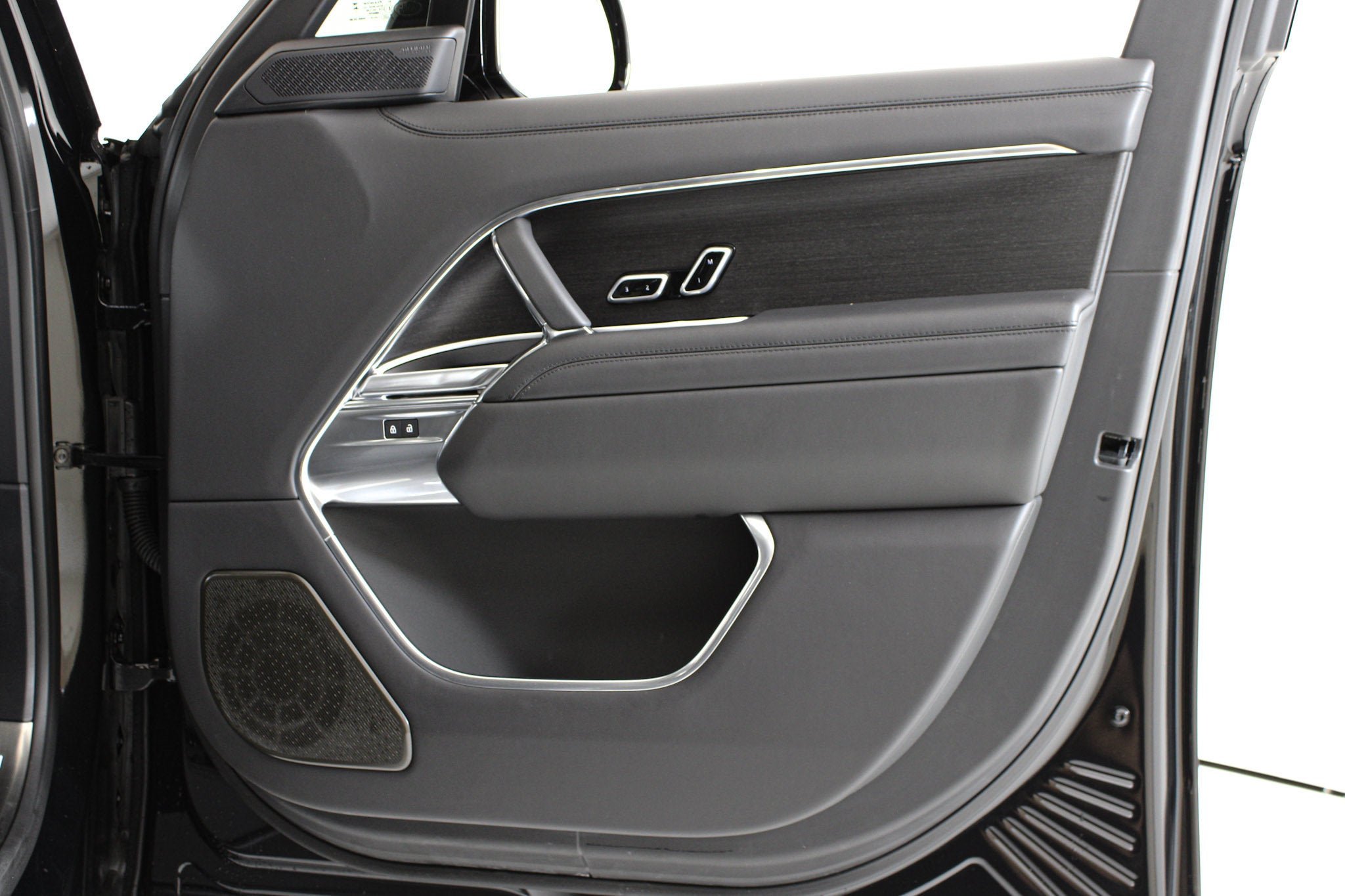 Used 2025 Black Land Rover Autobiography image 18