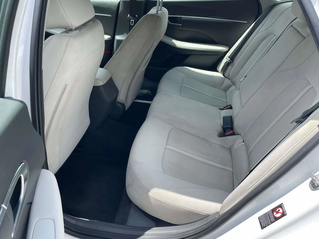 Used 2023 White Hyundai SEL image 10