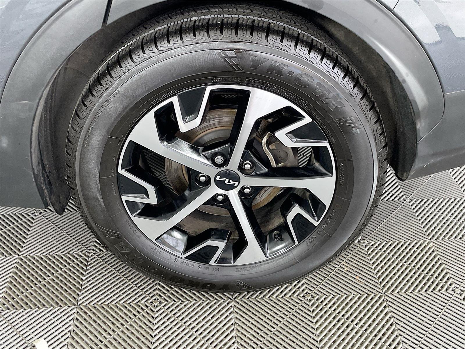 Used 2023 Gravity Gray Kia EX image 34