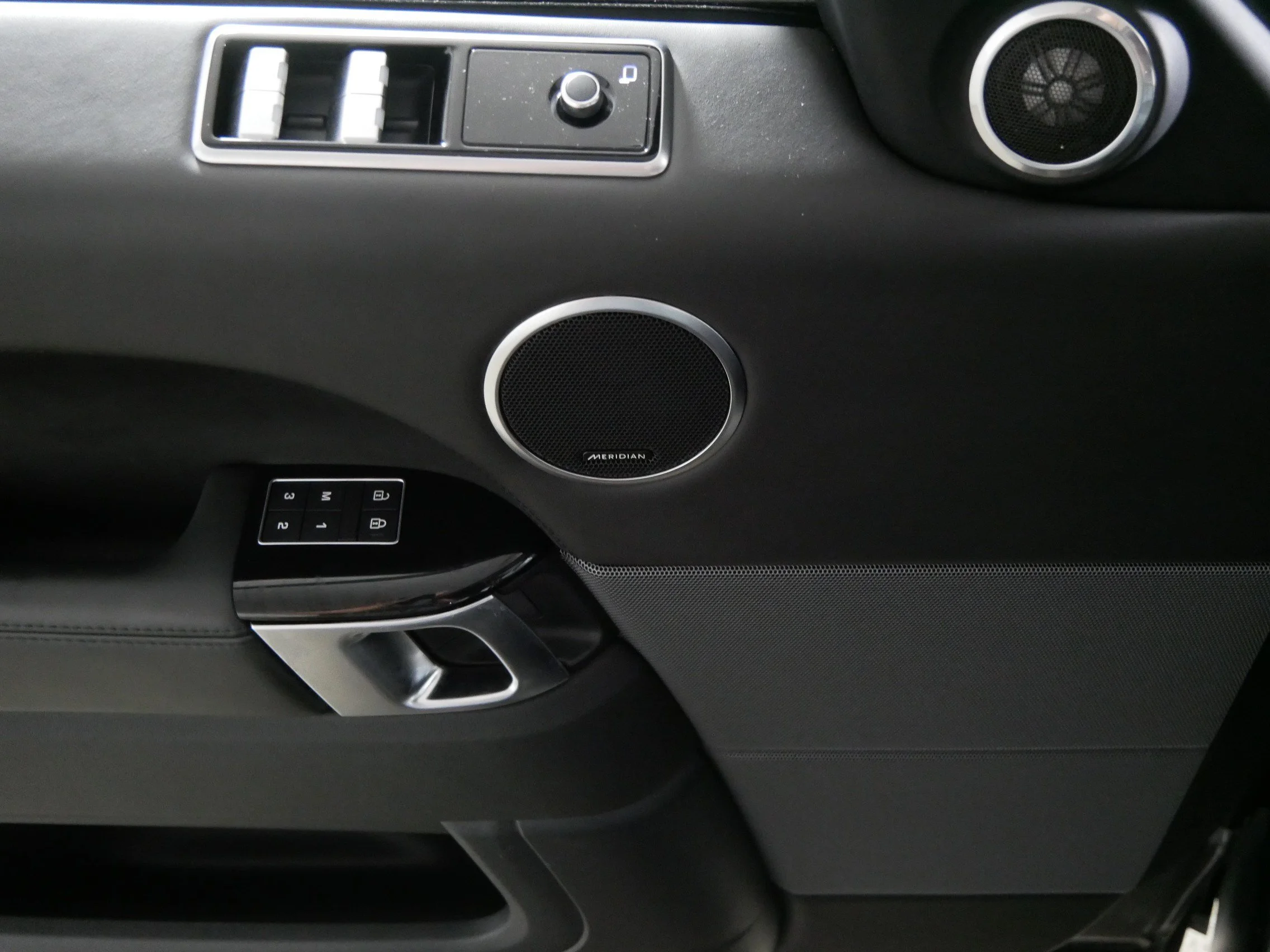 Used 2021 Eiger Grey Metallic Land Rover HSE Dynamic image 19