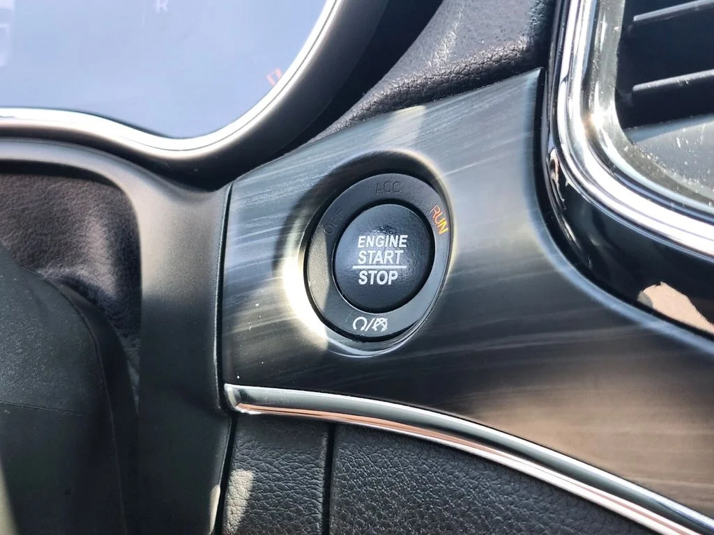 Used 2020 Silver Jeep Limited image 25