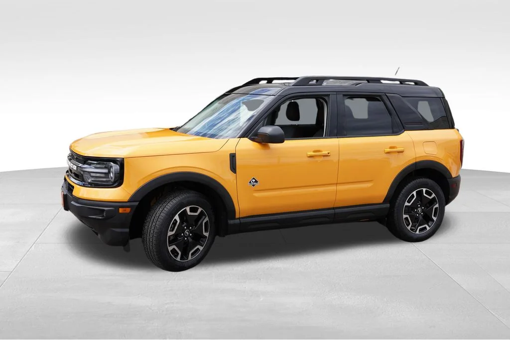 Used 2022 Cyber Orange Metallic Tricoat Ford Outer Banks image 10