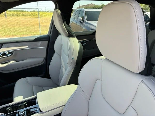 New 2026 Crystal White Volvo Plus image 21