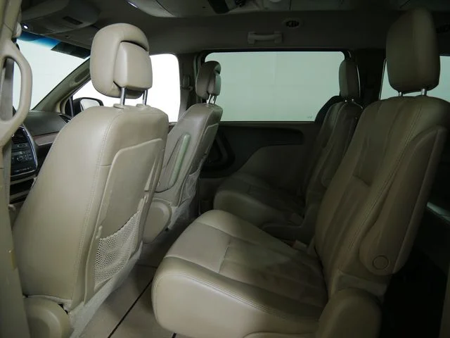 Used 2012 White Chrysler Touring image 16